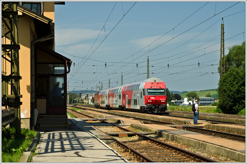 R 2023 bei der Einfahrt in den Bahnhof Kirchstetten, 6.7.2012
