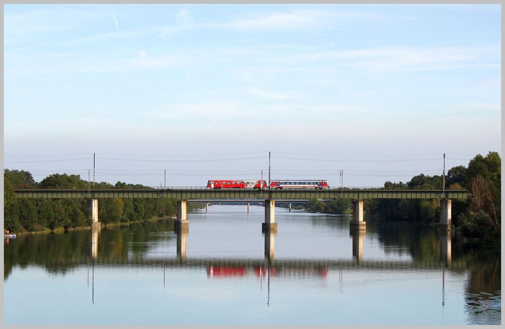 R 2579, gef�hrt mit diesen beiden 5047, f�hrt von Marchegg nach Wien S�dbf.(Ost). Donaubr�cke Ostbahn, 29.08.11