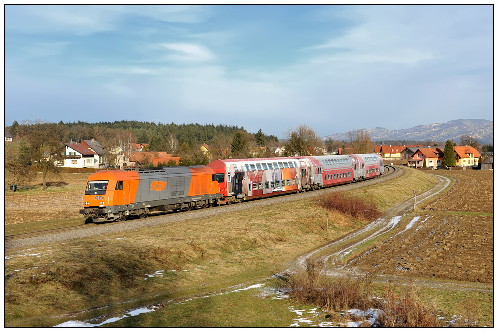 R 4371 von Graz ber Werndorf nach Wies-Eibiswald, am 14.12.2010 mit RTS 2016 007 traktioniert, kurz vor Plfing-Brunn.