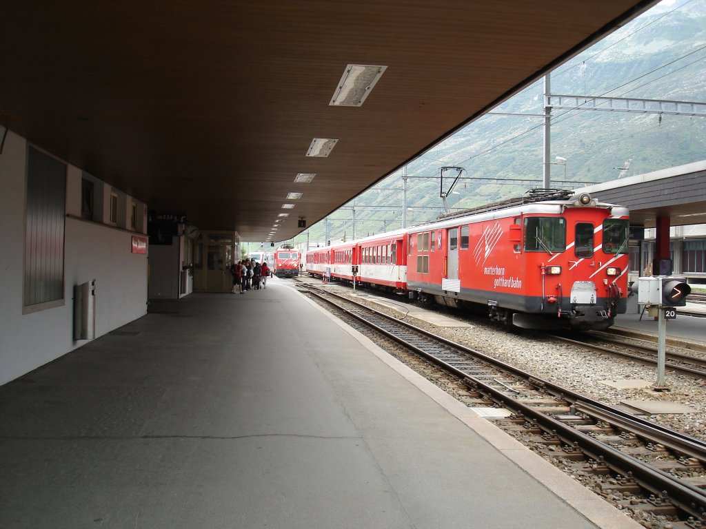 R 538 nach Gschenen ist in Andermatt zur Abfahrt bereitgestellt