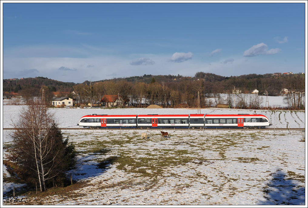 R 8535 von Graz nach Wies-Eibiswald am 12.12.2010 kurz nach der Haltestelle St. Peter im Sulmtal.
