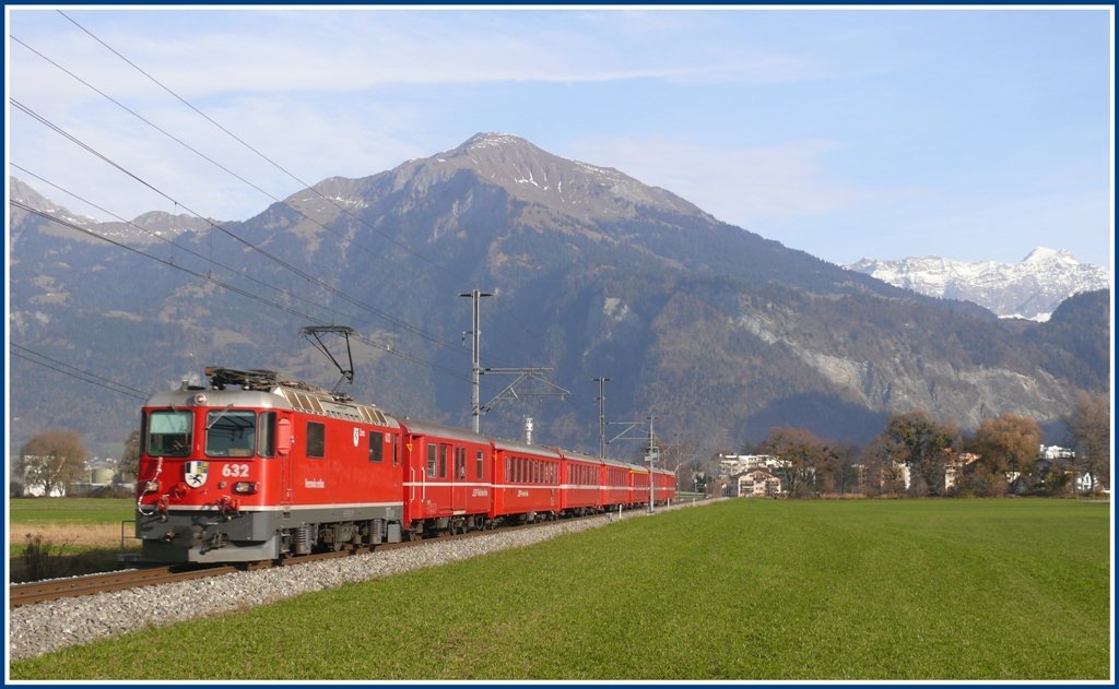 R1224 mit Ge 4/4 II 632  Zizers  nach Disentis zwischen Igis und Zizers. Im Hintergrund der Vilan 2357m und die Scesaplana 2968m. (22.11.2009)