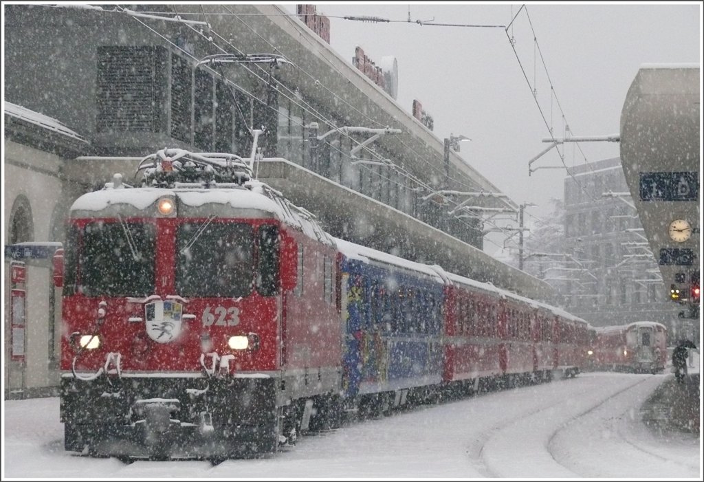R1425 nach Arosa fhrt ab. (28.01.2010)