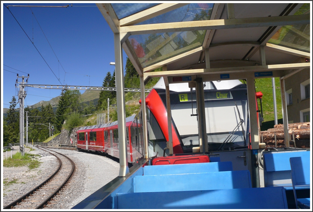 R1436 in Langwies. Sicht aus dem offenen Panoramawagen 2211. (29.08.2011)