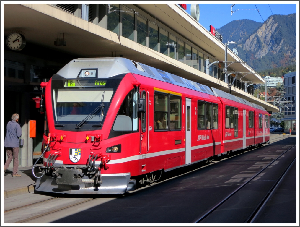R1445 mit Allegra 3504  Dario Cologna  nach Arosa steht abfahrbereit auf Gleis 2 in Chur. (20.10.2012)
