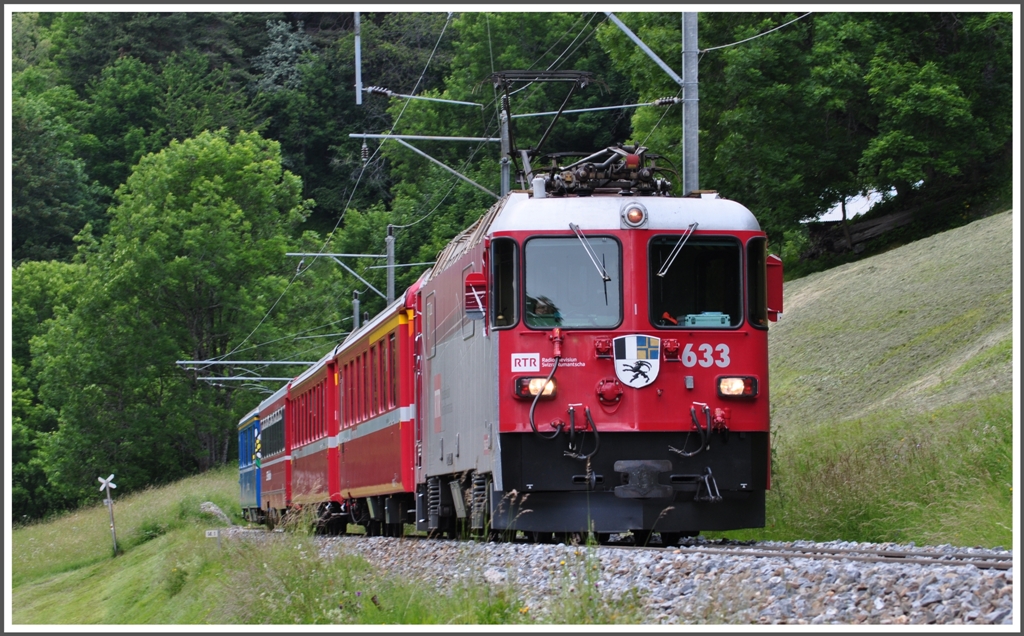 R1445 mit Ge 4/4 II 633 