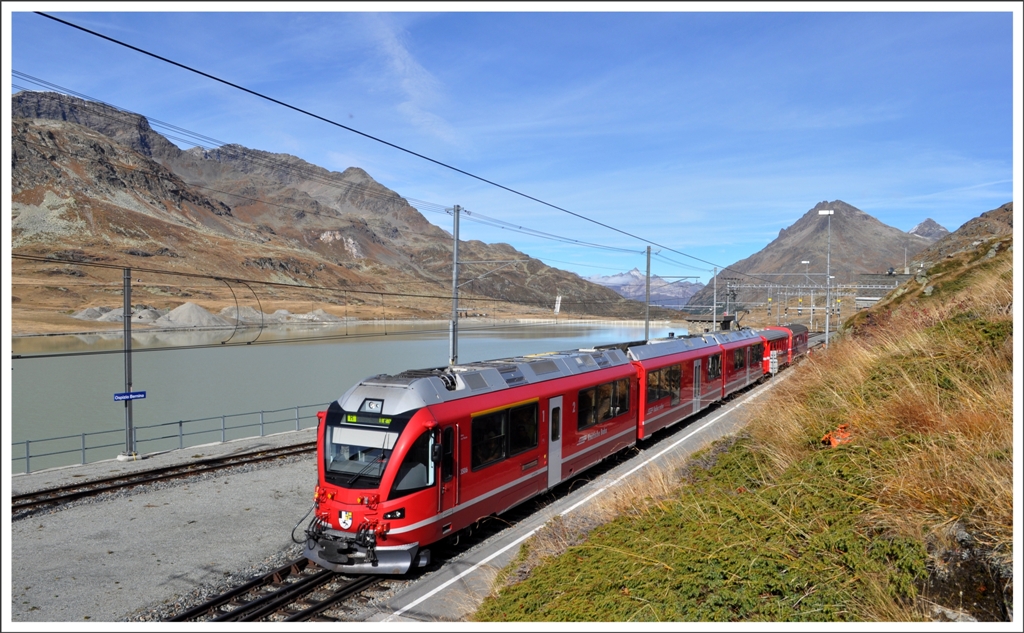 R1621 mit ABe 8/12 3506 in Ospizio Bernina 2253m /M., der hchst gelegenen RhB Station. (11.10.2012)