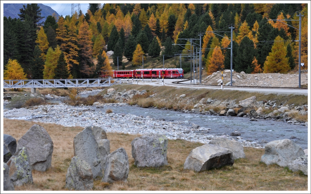 R1633 bei der  Panzersperre  zwischen Morteratsch und Bernina Suot. (11.10.2012)