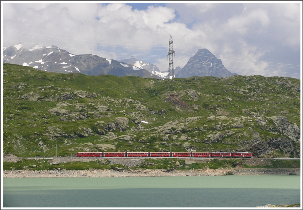R1633 mit zwei ABe 4/4 II Richtung Tirano. (14.07.2010)