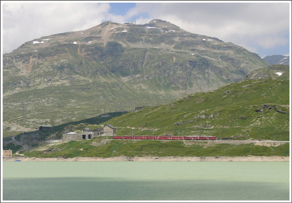 R1633 verlsst Ospizio Bernina 2253m /M. (14.07.2010)