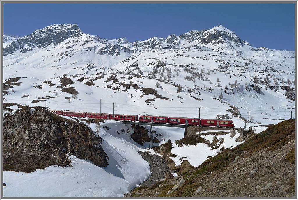 R1644 auf der unteren Berninabachbrcke bei Bernina Lagalb. (18.04.2013)