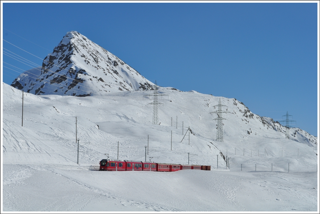 R1644 mit Allegra 3503  Carlo Janka  hat bald die Passhhe am Bernina erreicht. (26.02.2011)