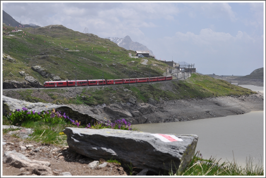R1648 verlsst Ospizio Bernina Richtung St.Moritz. (21.06.2012)