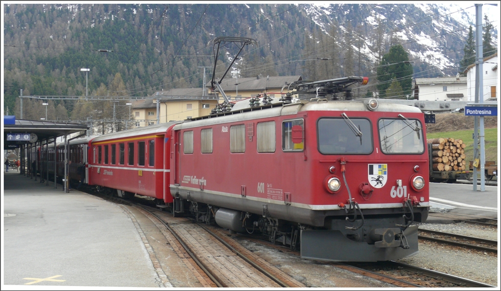 R1948 nach Scuol-Tarasp mit Ge 4/4 I 601  Albula  wartet in Pontresina auf die Abfahrt. (09.05.2010)