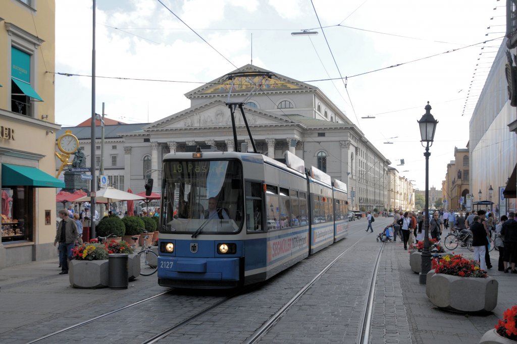 R2 2127 am 11.09.10 in der Maximilianstrae