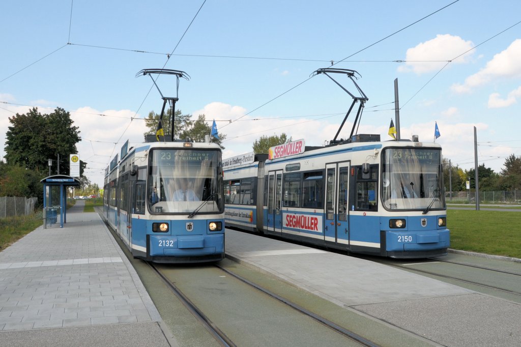R2 2132 & 2150 am 19.09.10 am Endhalt Schwabing Nord. Danke fr´s warten ;)