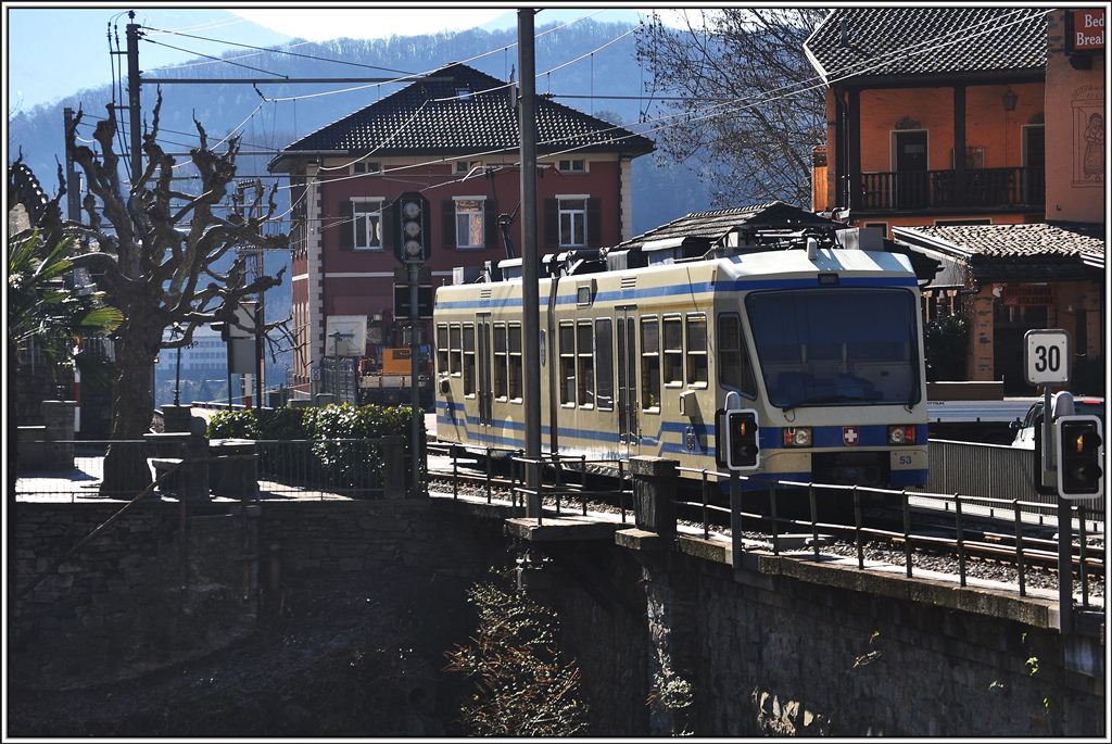 R311 mit ABe 4/6 53 in Ponte Brolla. (15.02.2013)