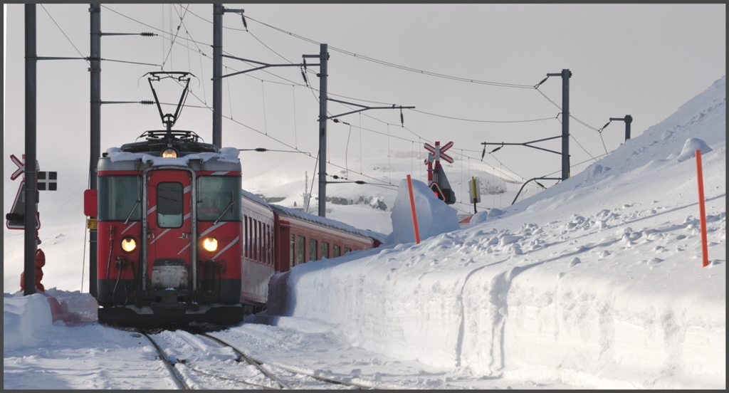 R844 aus Andermatt erreicht Ntschen. (10.01.2012)