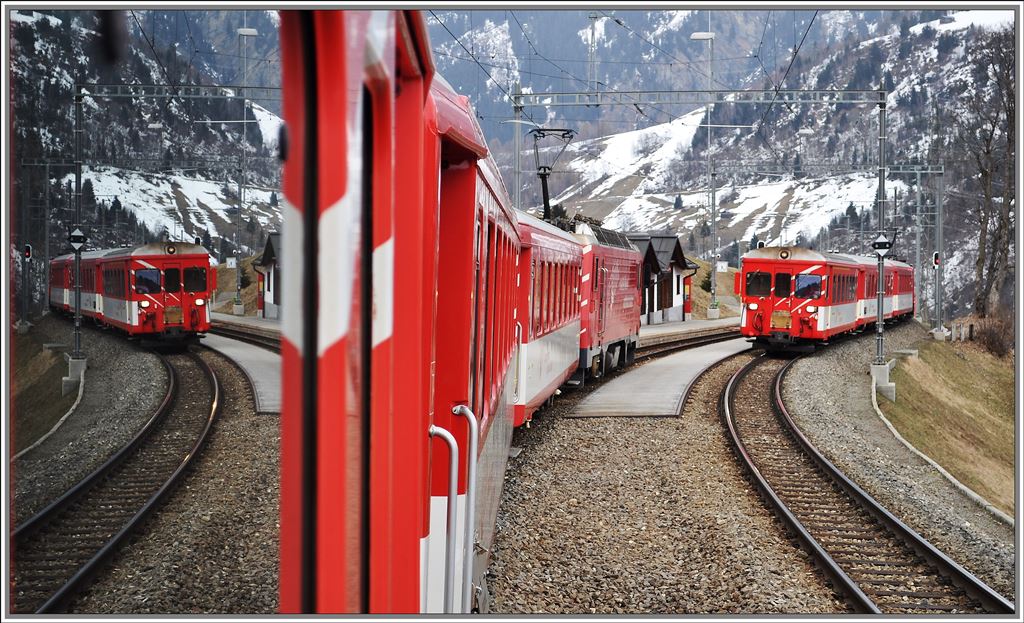 R856 kreuzt den R855 in Momp Tujetsch. (04.04.2013)