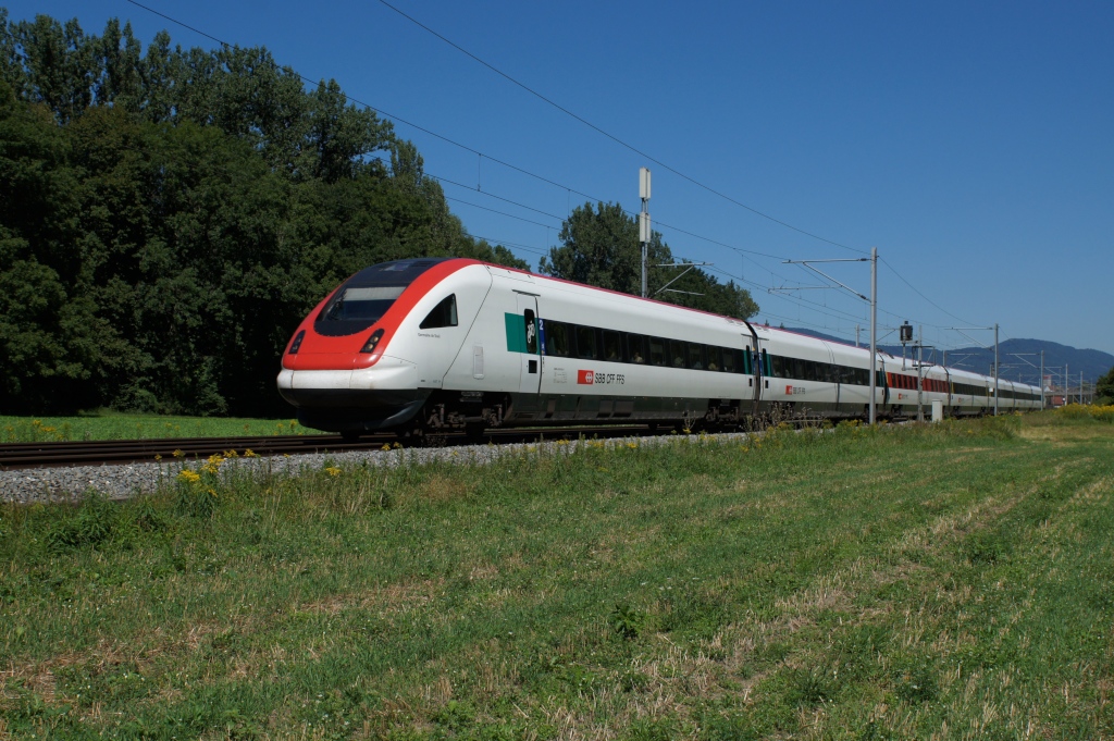 RABDe 500 003-9 befindet sich am 18.8.12 in Schnenwerd.