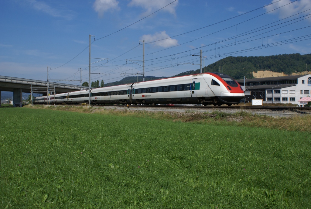 RABDe 500 006-2 n�hert sich am 7.8.10 Sissach.