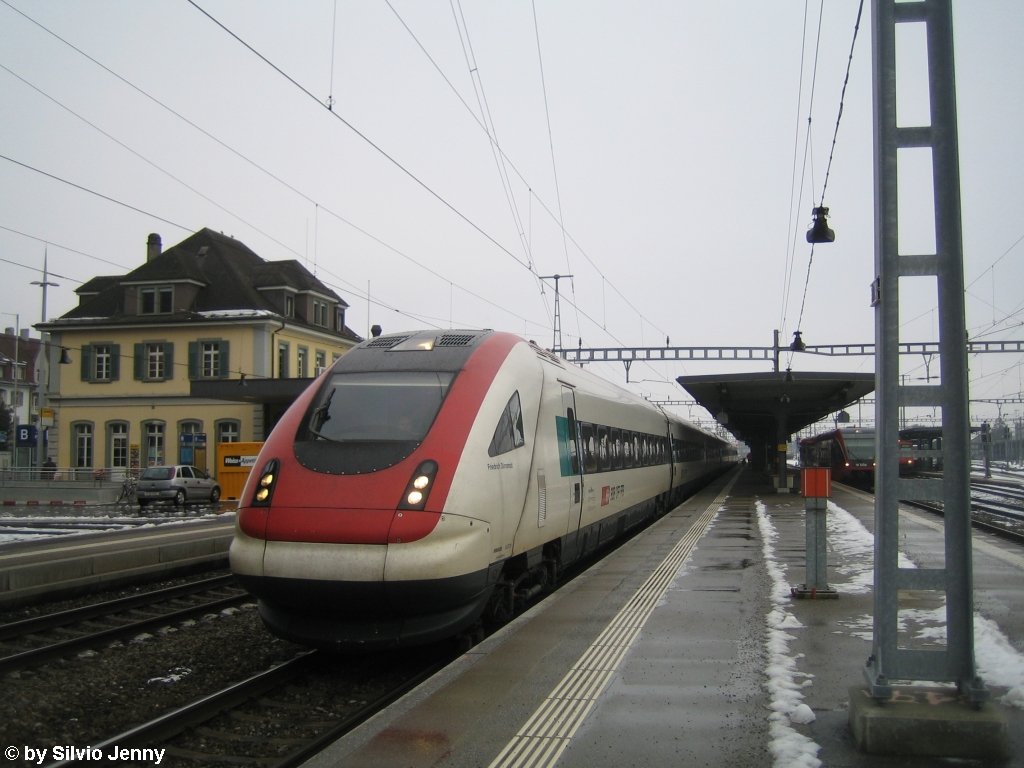 RABDe 500 009-6 ''Friedrich Drrenmatt'' am 15.1.2010 in Solothurn als IR 9064 nach Biel. Auf dem Zugpaar 9061/9064 Biel - Konstanz - Biel hat bis heute ein ICN berlebt. Dies weil ein EW4-Pendelzug zu dieser Zeit in Biel unterhalten wird.