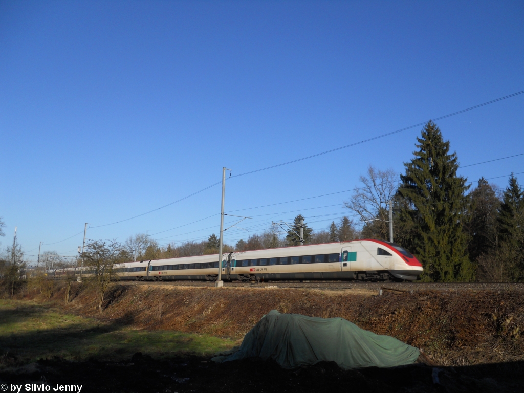 RABDe 500 029-4 ''Eduard Spelterini'' am 16.1.2011 beim Spurwechsel Tssmhle als ICN 1528 nach Lausanne.