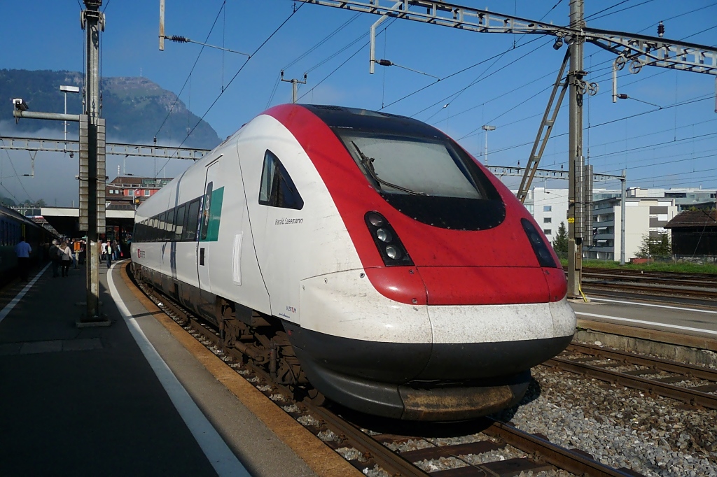 RABDe 500 043  Harald Szeemann  im Bahnhof Arth-Goldau, 3.10.11

Ein Video von der Abfahrt des Zuges gibt es hier: 
http://www.bahnvideos.eu/name/einzelbild/number/18365/kategorie/Neueste.html