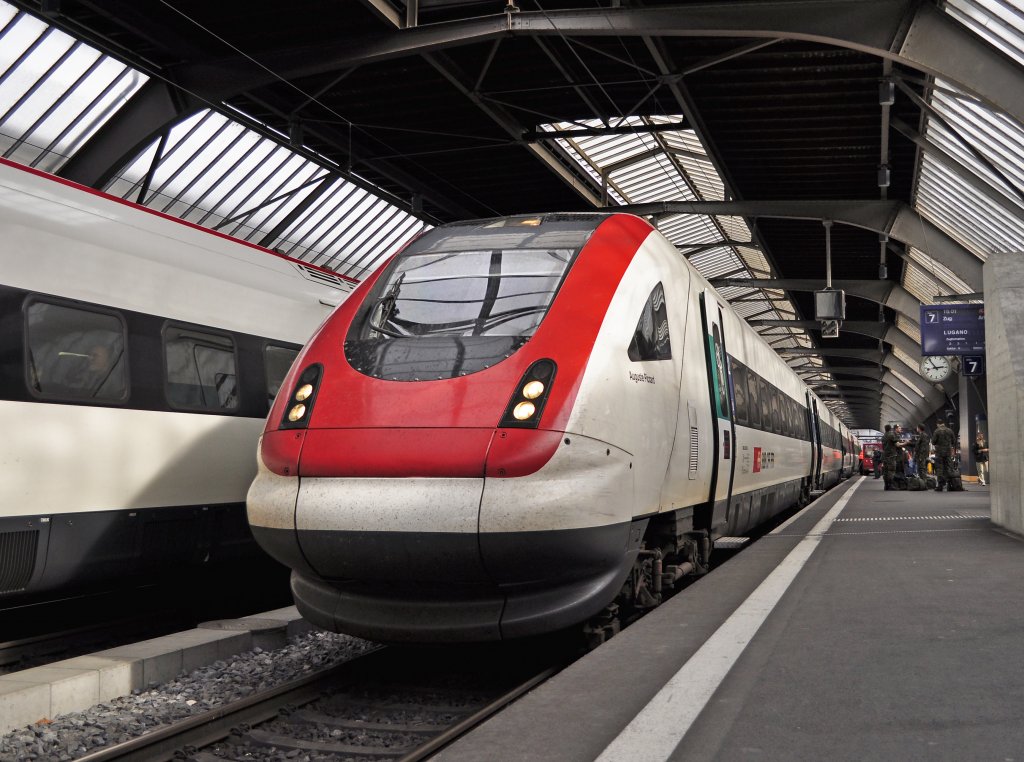 RABDe 500  ICN  als ICN nach Lugano, hier in Z�rich HB, Aufgenommen am 26.09.2012