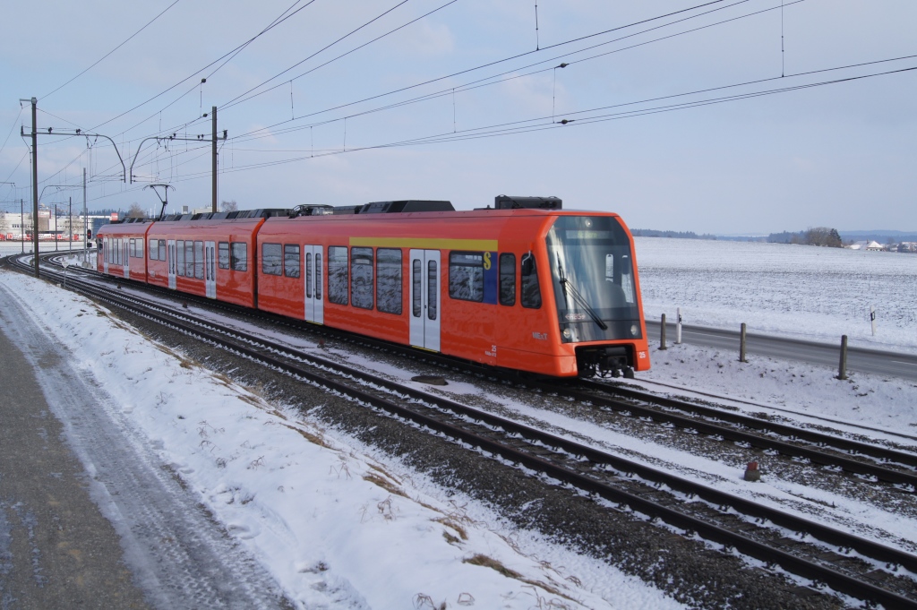 RABe 4/12 25 befindet sich am 22.1.11 zwischen Jegenstorf und Urtenen.