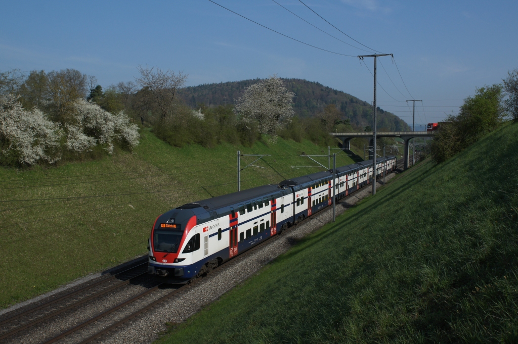 RABe 511 011-9 fhrt am 24.04.2013 von Eglisau Richtung Glattfelden.