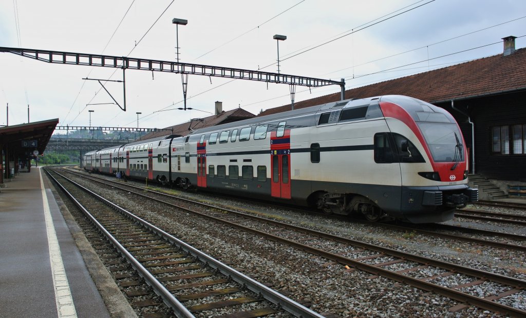 RABe 511 111 abgestellt in St. Gallen St. Fiden. Ab Juni kommen diese Zge, Regio Dostos, im Rheintal zum Einsatz, dieser Zug dient der Lokfhrerinstruktion, 25.05.2013.