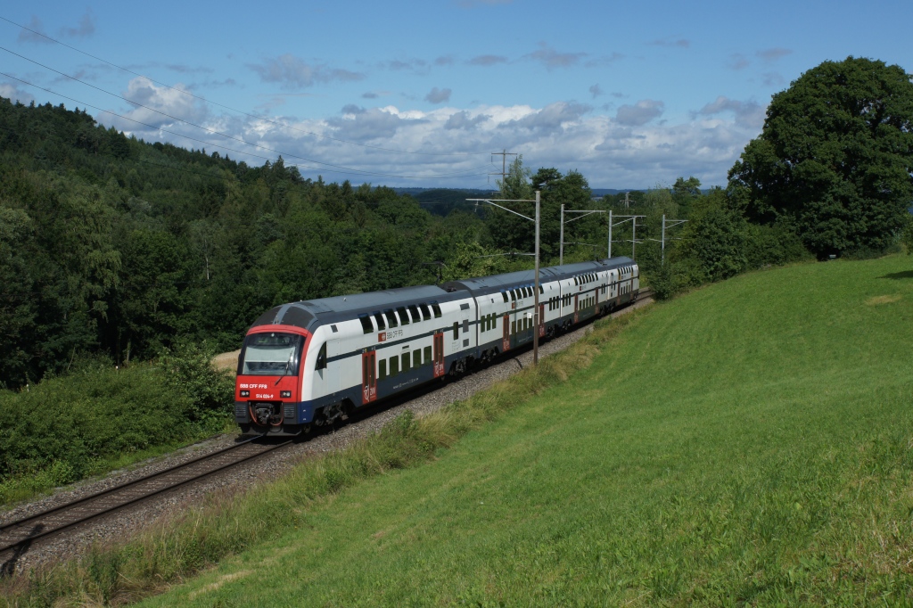 RABe 514 024-9 verlsst am 14.7.12 Andelfingen als S 16 nach Herrliberg-Feldmeilen.