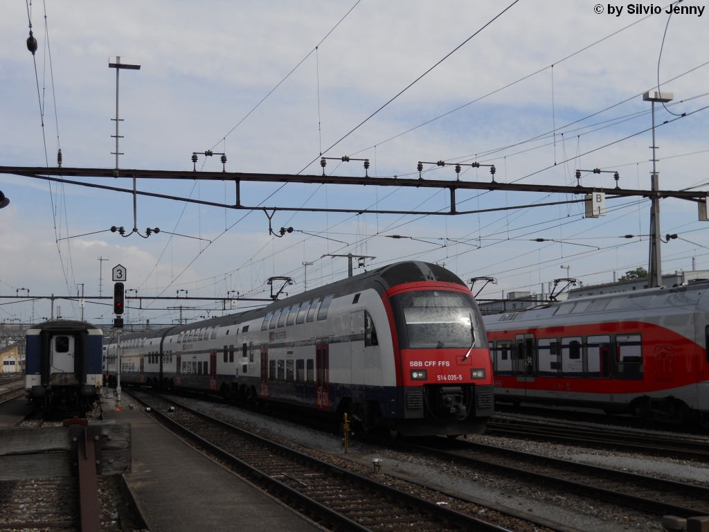 RABe 514 035-5 am 5.9.2010 in Rapperswil, wo er rangiermssig fr die S15 bereitgestellt wird. In Rapperswil werden jeweils die Zge der S15 ber das Abstellfeld abgekreutzt.