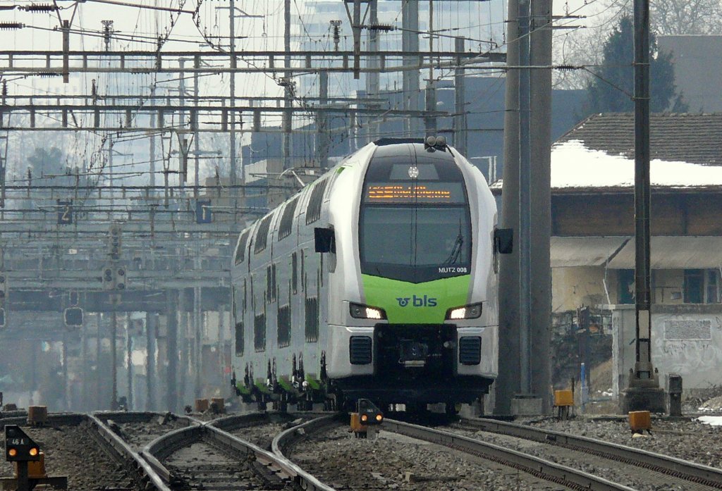 RABe 515 008 Doppelstockzug  Mutz  vor der Einfahrt in Bahnhof Bern-Wankdorf am 23.02.2013.