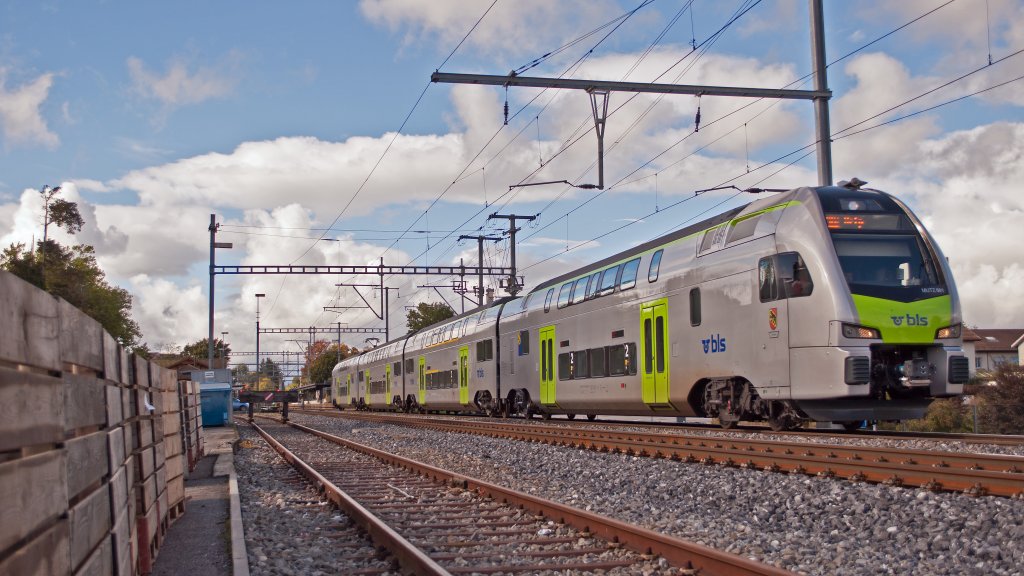 RABe 515 MUTZ 001  Stadt Bern  bei der Abfahrt als S31 nach Belp in Mnchenbuchsee, Aufgenommen am 09.10.2012