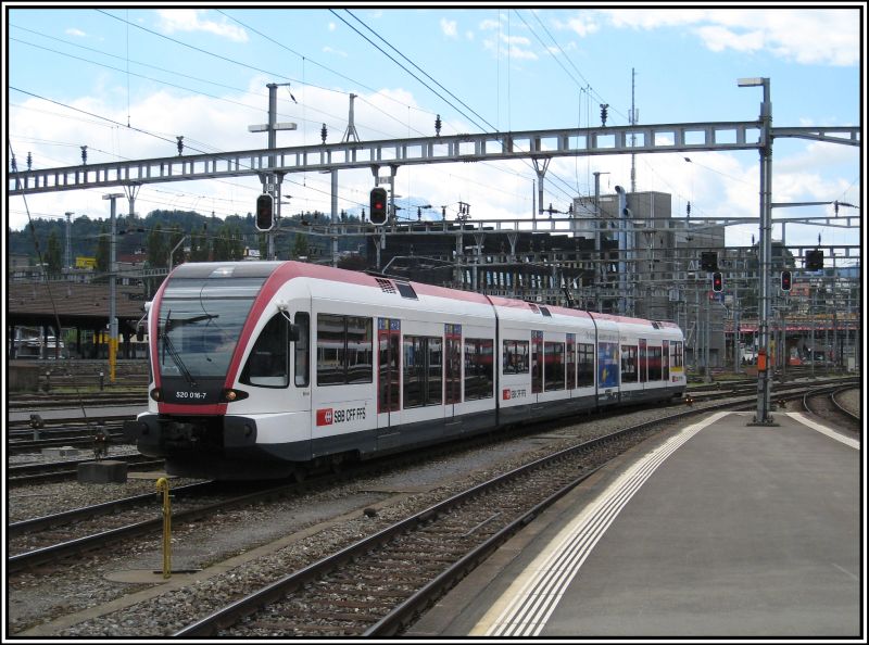 RABe 520 016 am 24.07.2009 im Bahnhof von Luzern.