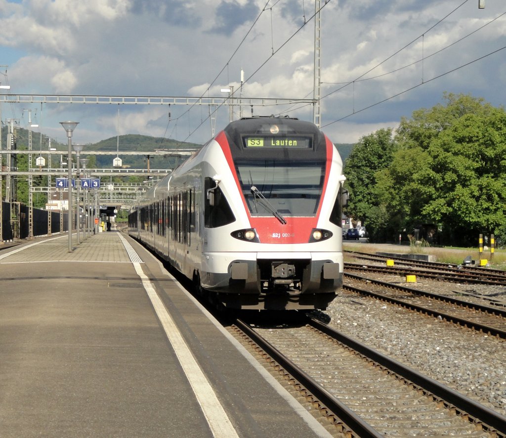 RABe 521 002-6 als S3 nach Laufen am 31.08.10 in Gelterkinden.