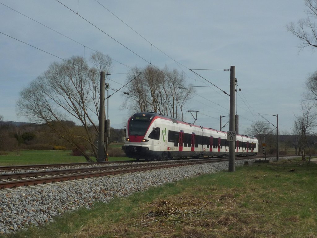 RABe 521 005 der Regio S-Bahn Basel als SBB 79830 Konstanz - Engen kurz vor Radolfzell. 03.04.10