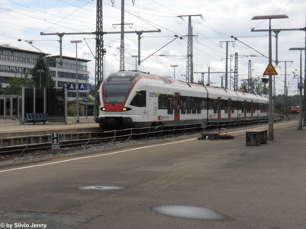 RABe 521 202 (ex. RABe 526 652-3) am 4.6.2012 in Singen (Hohentwiel) mit einer Regionalbahn nach Konstanz.