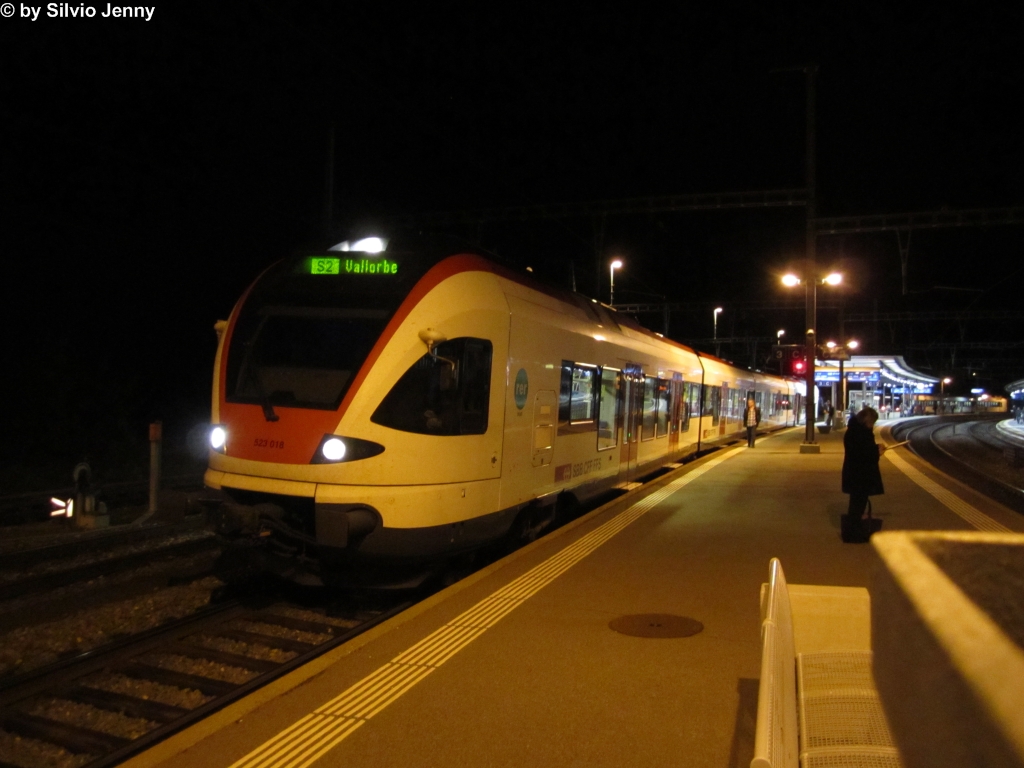 RABe 523 018 am 17.10.2012 als S2 in Palzieux. Dies war der erste Zug, den ich an meinem neuen Arbeitsort Lausanne zu fahren hatte.