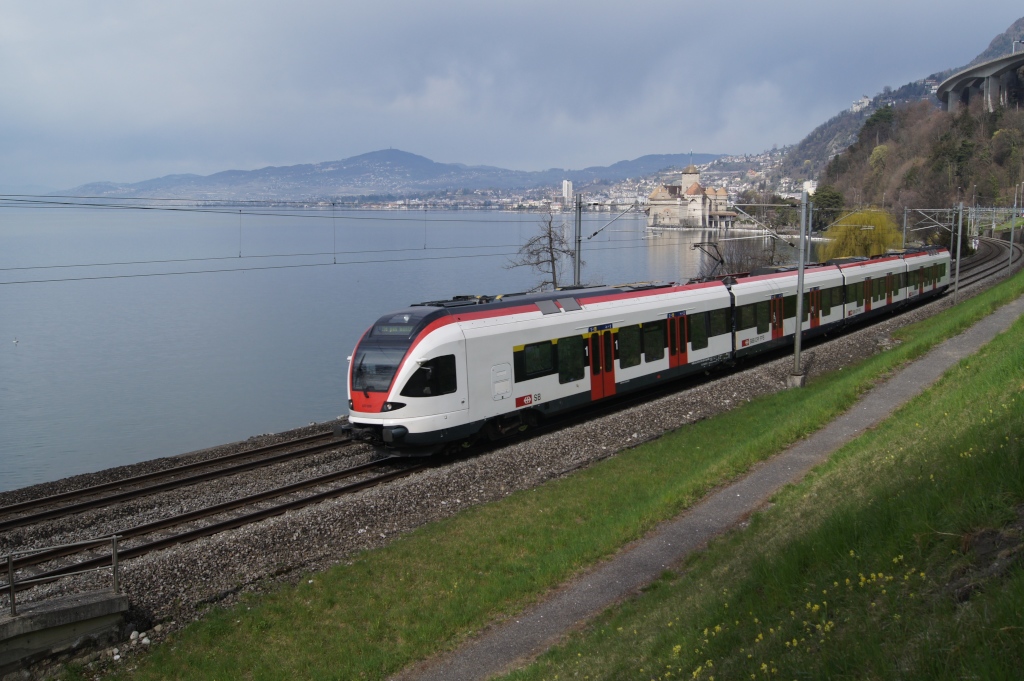 RABe 523 027-1 fhrt am 26.3.11 von Veytaux-Chillon Richtung Villeneuve.