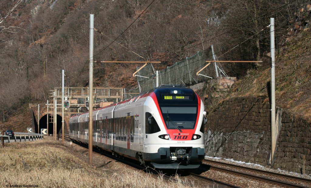 RABe 524 102-1 als S10 (Chiasso-Biasca) bei Biasca 29.2.10