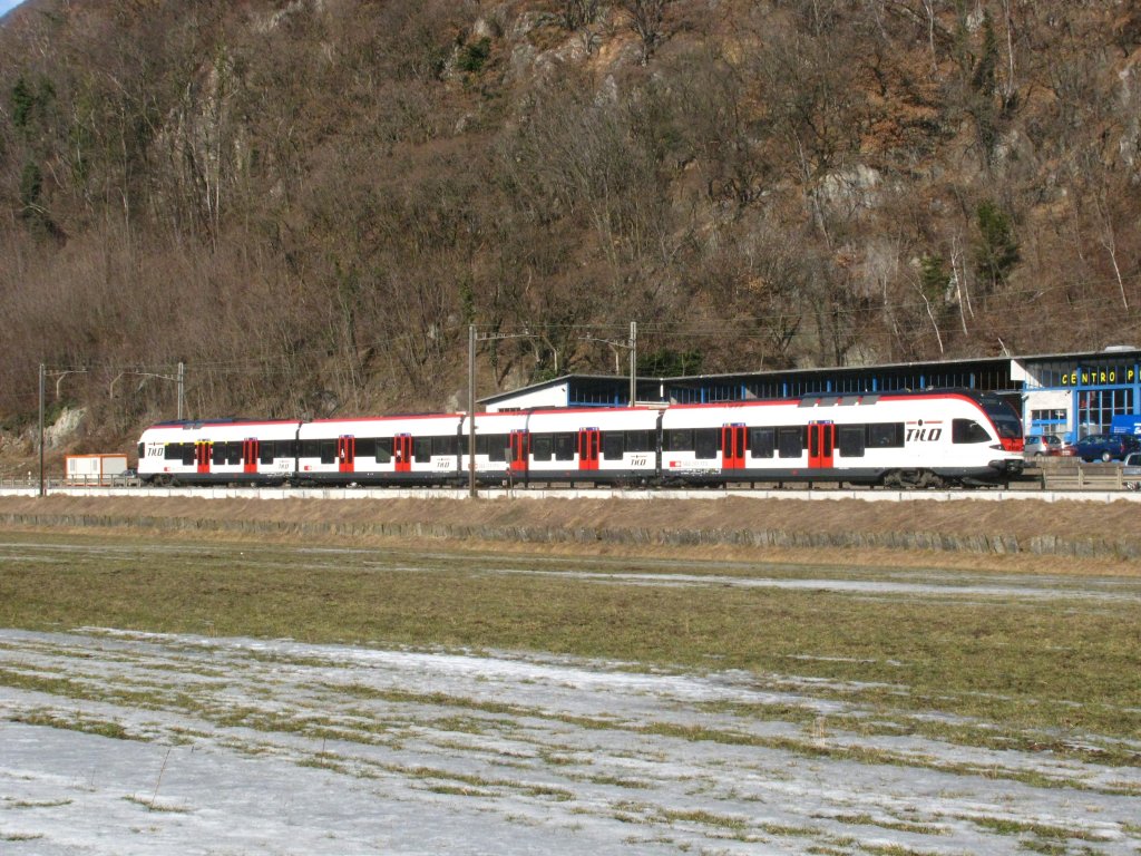 RABe 524 bei Castione am 13.02.2010