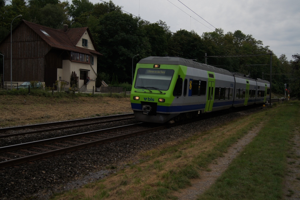 RABe 525 034-5 nhert sich am 3.9.11 Kerzers.