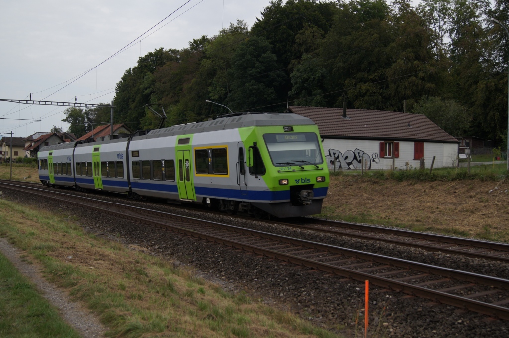 RABe 525 034-5 verlsst am 3.9.11 Busswil als R 5564.