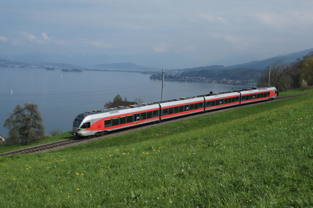 RABe 526 045-0 fhrt am 23.04.2013 von Burghalden Richtung Wdenswil.