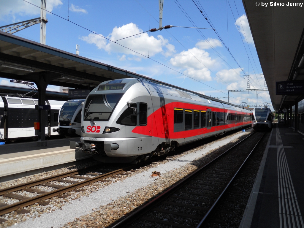RABe 526 047-6 am 25.7.2010 in Wil SG. 3 von 4 S-Bahn/Regiozge werden von Thurbo mit GTW's der Reihe RABe 526 gefahren, die 4., die S9 wird durch die SOB, ebenfalls mit einem RABe 526 gefahren, allerdings nicht mit einem GTW, sondern mit einem Flirt.