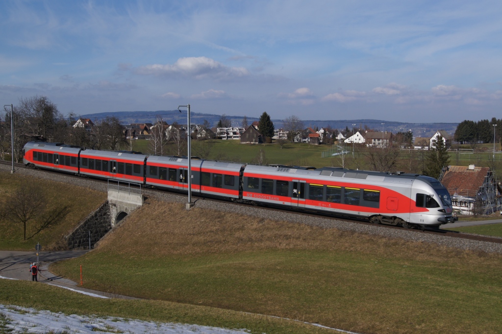 RABe 526 047-7 verlsst am 27.2.12 Samstagern Richtung Rapperswil.