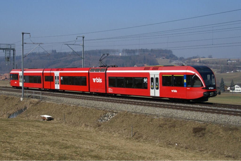 RABe 526 261-3 fhrt am 13.7.10 von Riedbach Richtung Bern.